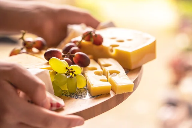 cheese-platter-6153716_640.webp
